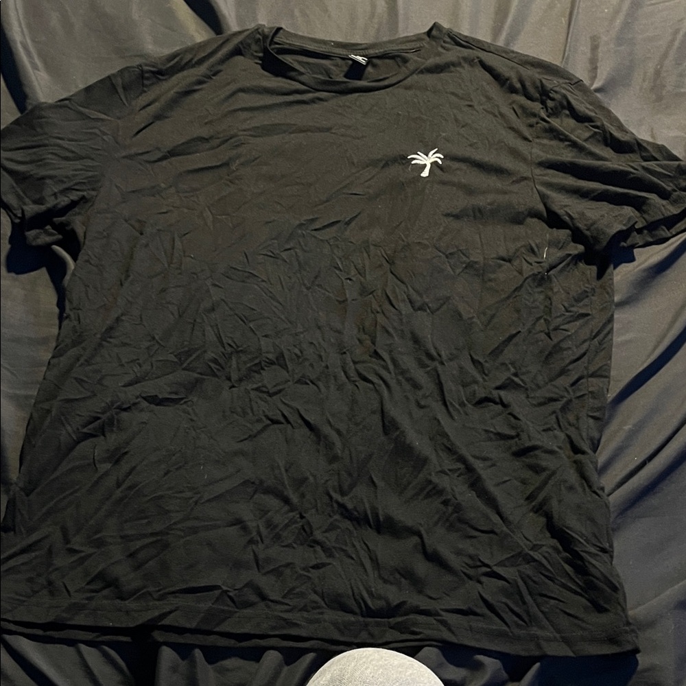 Source Unknown Black Tee with White Palm Accent